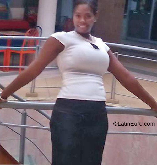 Date this good-looking Dominican Republic girl Michele from Santo Domingo DO29457