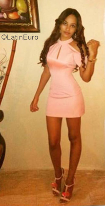 Date this nice looking Dominican Republic girl Rosmery from Santo Domingo DO30520