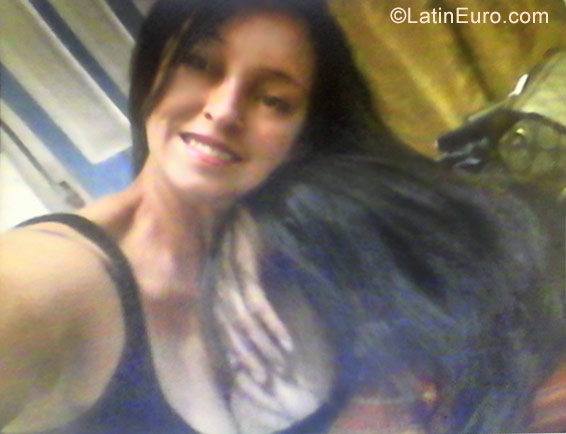 Date this sensual Colombia girl Luzdary from Armenia CO21967
