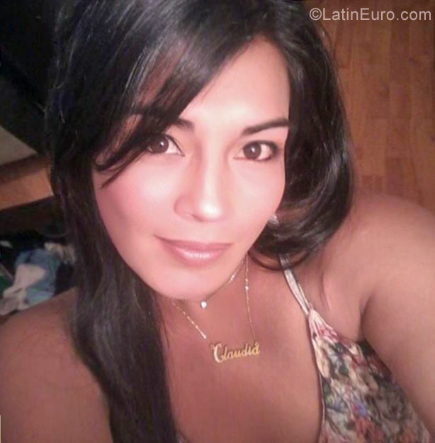 Date this tall Colombia girl Claudia from Bogota CO21968