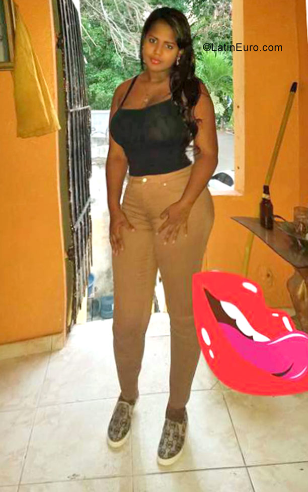 Date this passionate Dominican Republic girl Nathaley from Santo Domingo DO29584