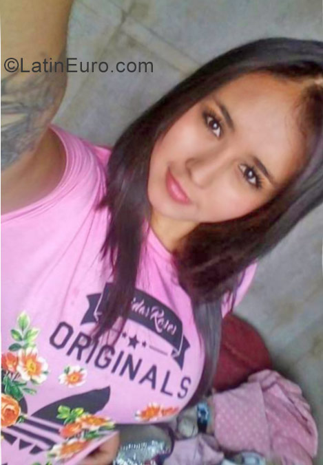 Date this foxy Colombia girl Vanesa from Bogota CO21988