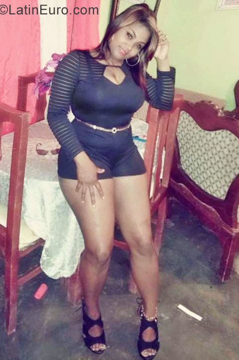Date this nice looking Dominican Republic girl Andrea from Santiago DO29634