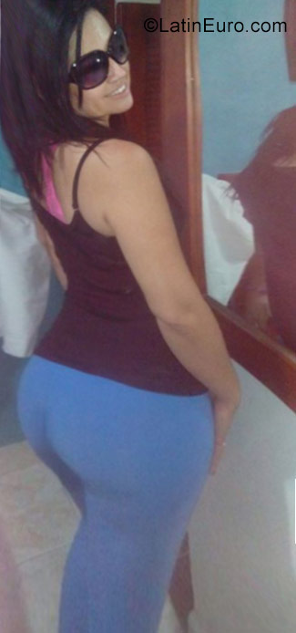 Date this young Colombia girl Maria from Bucaramanga CO22025