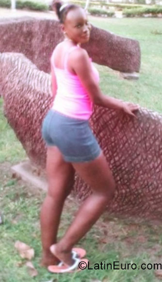 Date this athletic Jamaica girl Serena from Kingston JM2481