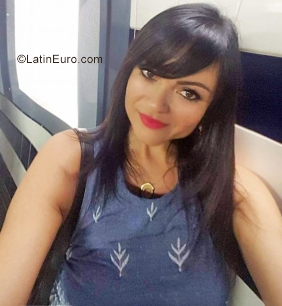 Date this good-looking Portugal girl Sabrina from Lisbon PT80