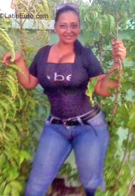 Date this athletic Colombia girl Ledis from Bogota CO22033