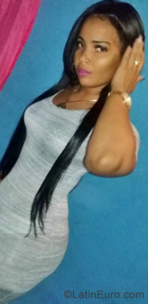 Date this georgeous Dominican Republic girl Kenny from Santo Domingo DO29698