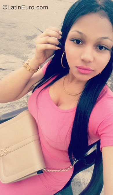 Date this good-looking Dominican Republic girl Marlin from Santo Domingo DO29699