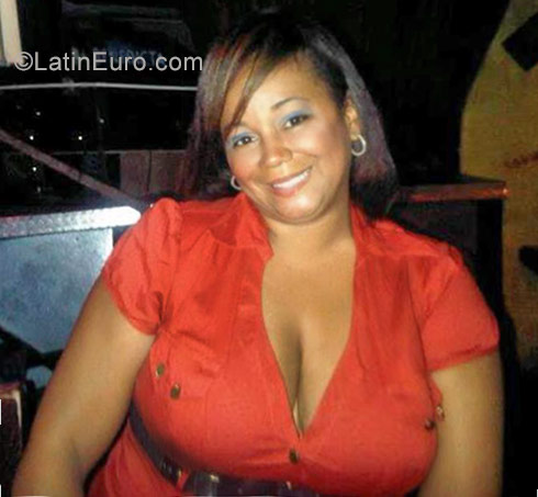 Date this beautiful Dominican Republic girl Hencsy from Santo Domingo DO29720
