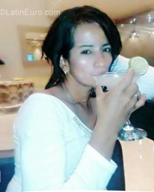 Date this hot Colombia girl Carmen from Santa Marta CO22060