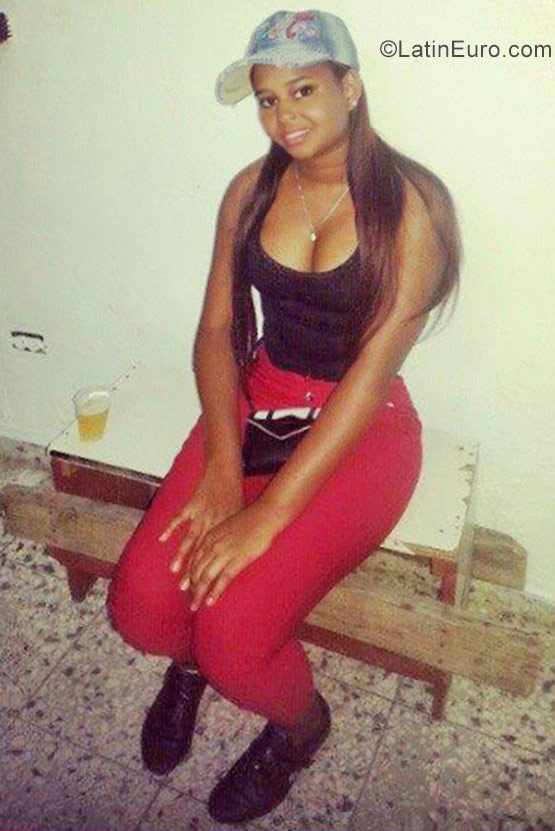 Date this lovely Dominican Republic girl Yamilka from Santo Domingo DO29786