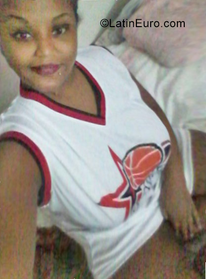 Date this funny Dominican Republic girl Kiara from Santiago DO29838