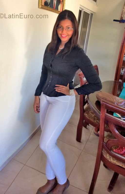 Date this attractive Dominican Republic girl Esther from Santo Domingo DO29852