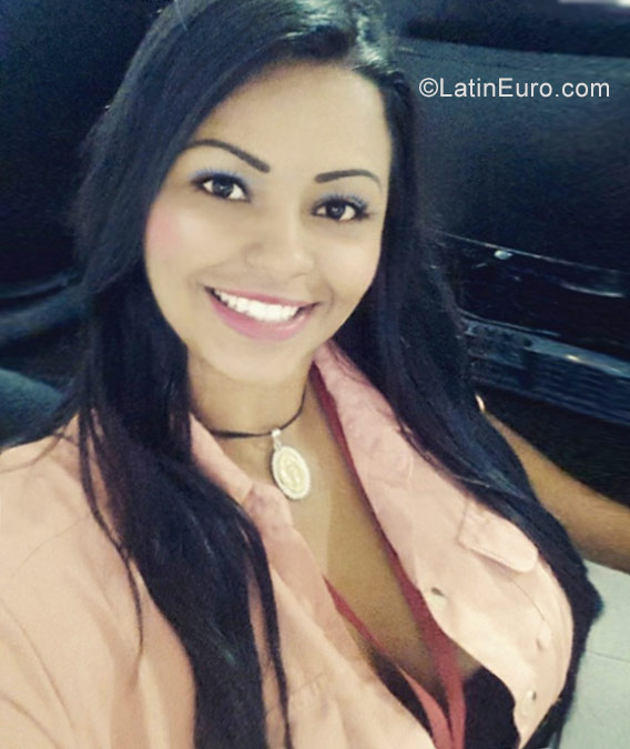 Date this stunning Venezuela girl Carolina from Aragua VE861