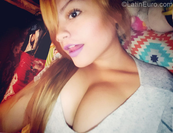 Date this young Colombia girl Luna from Bogota CO22100