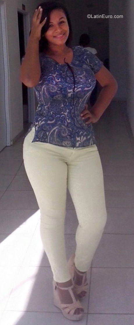 Date this charming Dominican Republic girl Esthefany from Santo Domingo DO29872