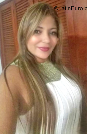 Date this tall Colombia girl Stella from Cartagena CO22118