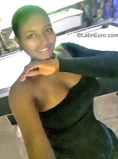 Date this cute Dominican Republic girl Kirsy from Santo Domingo DO29901