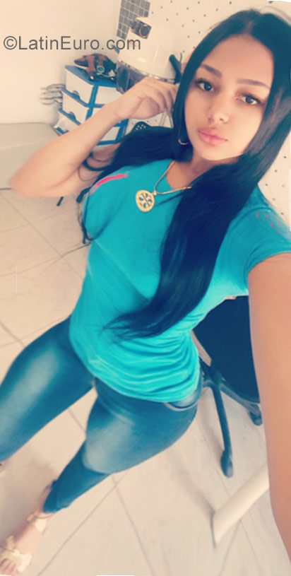 Date this sultry Dominican Republic girl Andrea from Santo Domingo DO29936