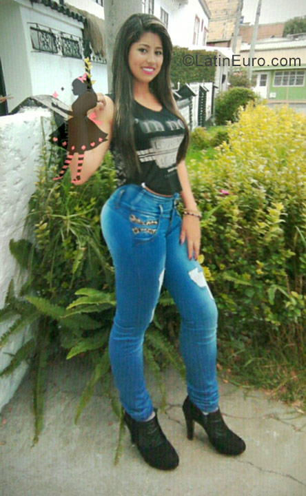 Date this georgeous Colombia girl Maran Ramrez from Bogota CO22147