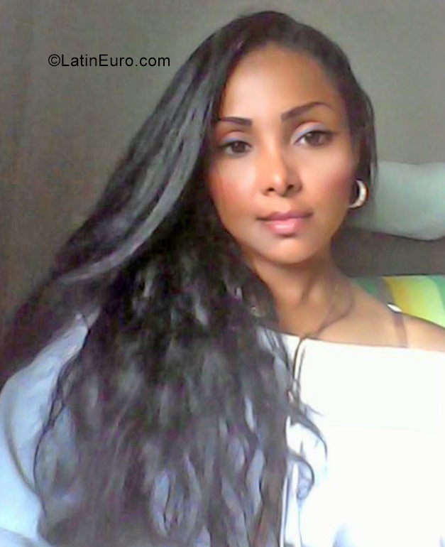 Date this athletic Colombia girl Lyda from Bogota CO22160