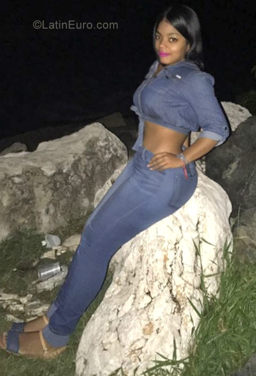Date this georgeous Dominican Republic girl Johanna from Santo Domingo DO29977
