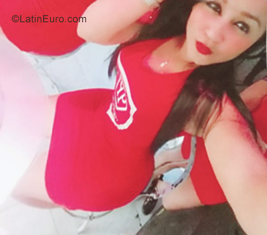 Date this good-looking Dominican Republic girl Yulissa from Santiago DO30001