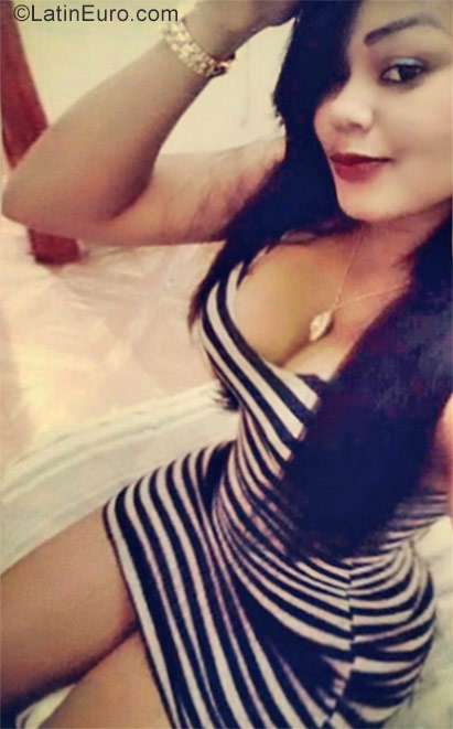 Date this nice looking Dominican Republic girl Virginia from San Cristobal DO30006