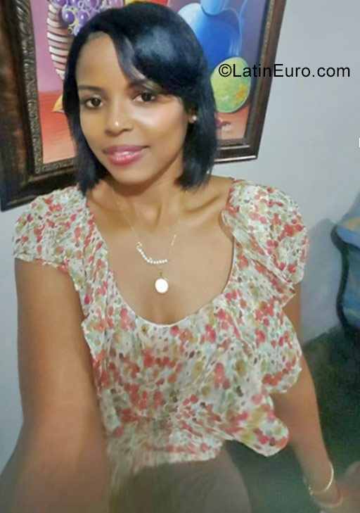 Date this stunning Dominican Republic girl Daysha from Santo Domingo DO30042