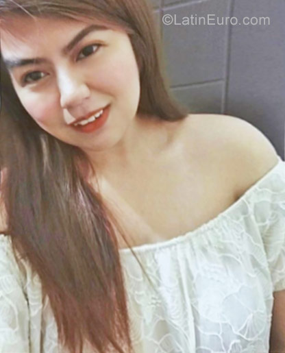 Date this georgeous Philippines girl Aybrie from Manila PH977