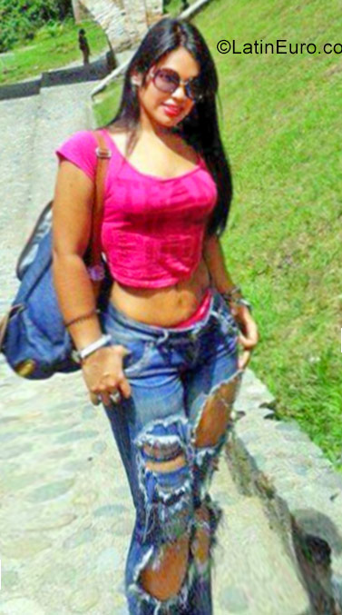 Date this hard body Colombia girl Mauren from Guacari CO22196