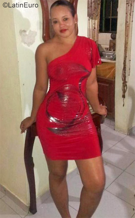 Date this gorgeous Dominican Republic girl Lara from Santo Domingo DO30075
