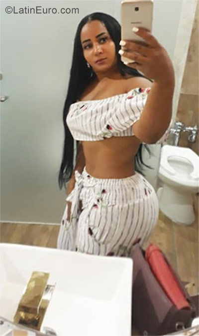 Date this hot Dominican Republic girl Patricia12 from Santo Domingo DO30079