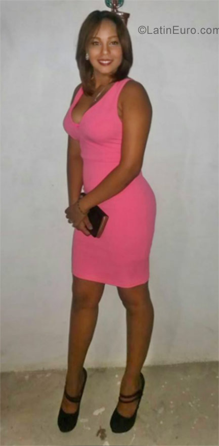 Date this hard body Dominican Republic girl Dari from Santo Domingo DO30086