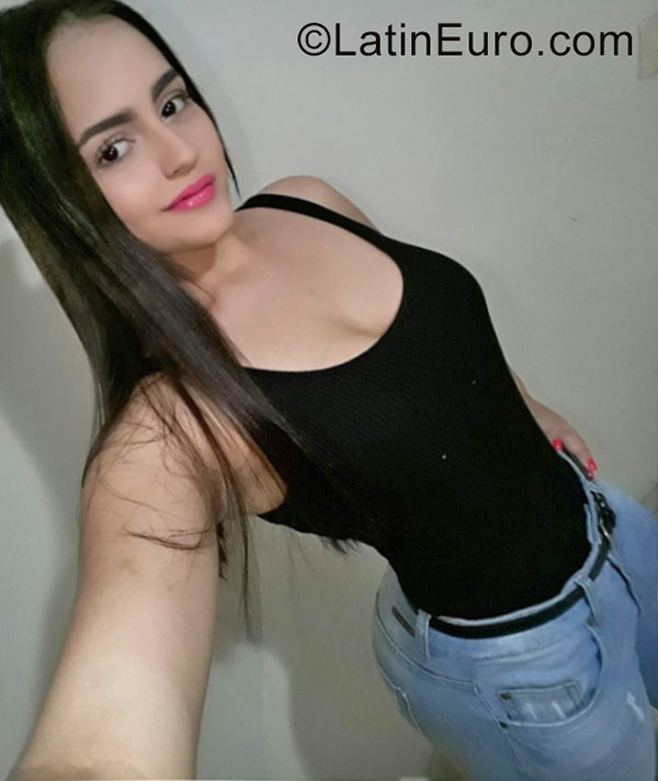 Date this stunning Colombia girl Valentina from Cali CO22201