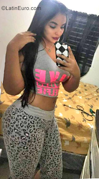 Date this young Dominican Republic girl Esmeralda from Santiago DO30127