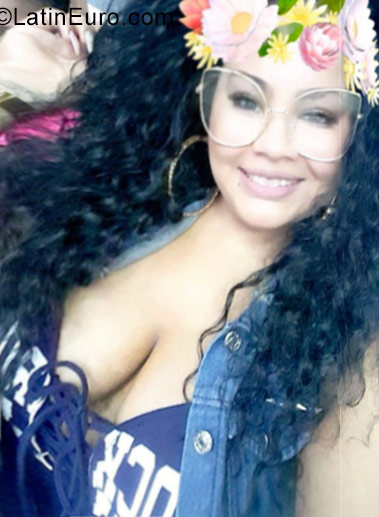 Date this good-looking Dominican Republic girl Lessly from Santo Domingo DO30140
