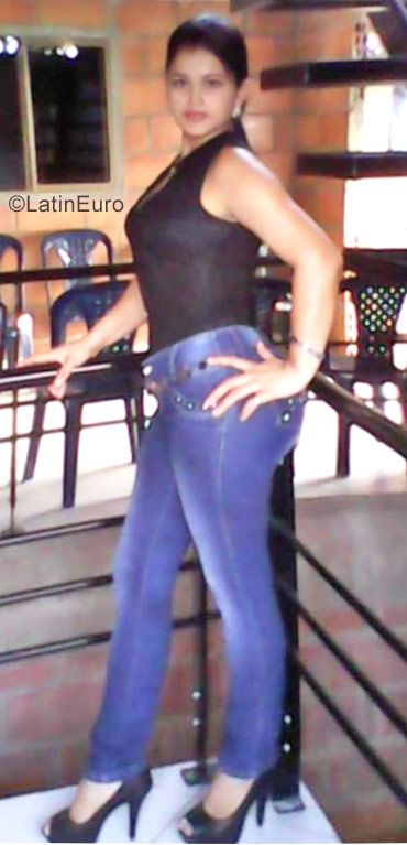 Date this nice looking Colombia girl Luznaiy from Medellin CO22263