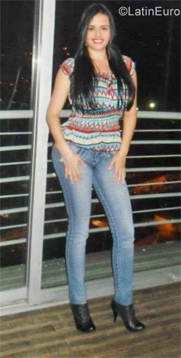 Date this georgeous Colombia girl Lady from Armenia CO22326