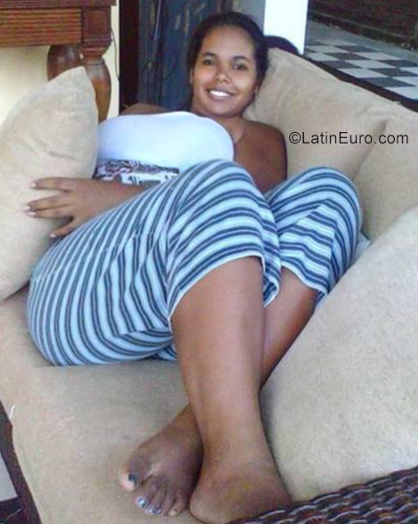 Date this voluptuous Venezuela girl Paola from Caracas VE928