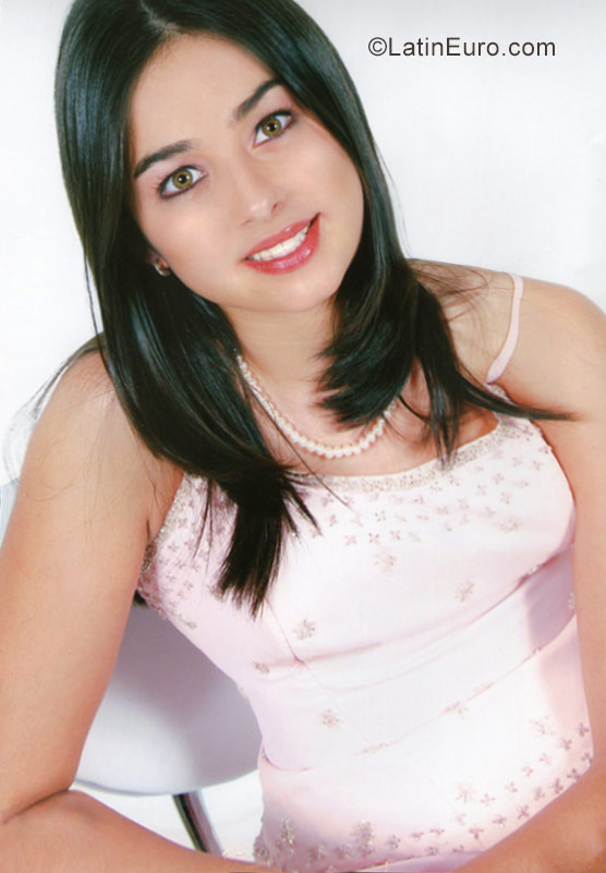 Date this nice looking Brazil girl Camila from Cascavel BR10285