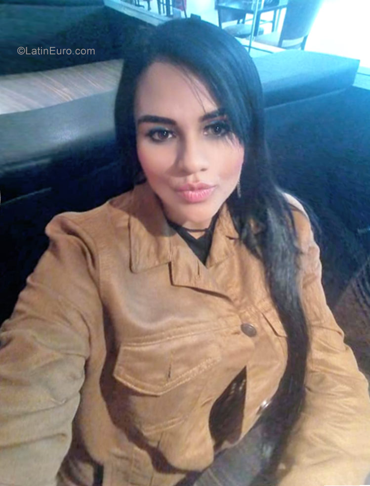 Date this sensual Colombia girl Nancy from Medellin CO22343