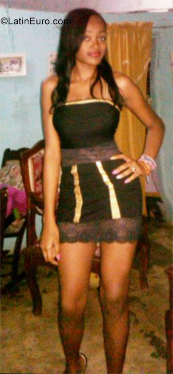 Date this sensual Dominican Republic girl Perla linares from San Pedro De Macoris DO30343
