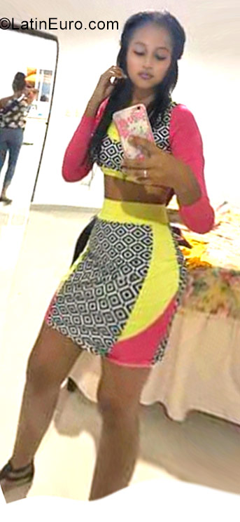Date this passionate Dominican Republic girl Genesi from Santiago DO30377