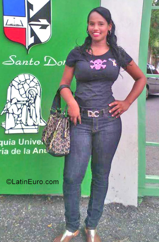 Date this young Dominican Republic girl Raquel from Santo Domingo DO30380