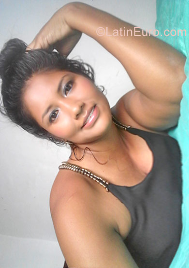 Date this nice looking Colombia girl Leidy from Cali CO22384