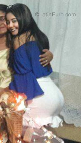 Date this voluptuous Colombia girl Carmen from Valledupar CO22419