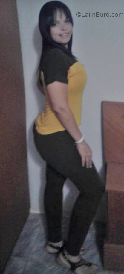 Date this hot Venezuela girl Alexandra from Cabimas VE975