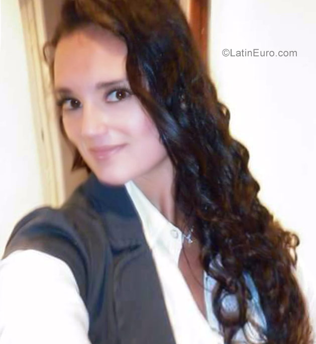 Date this nice looking Colombia girl Diana from Bogota CO22437